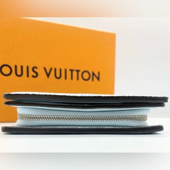 Louis Vuitton Mahina Portefeuille Cléa M82330 Wallet - Picture 8 of 16